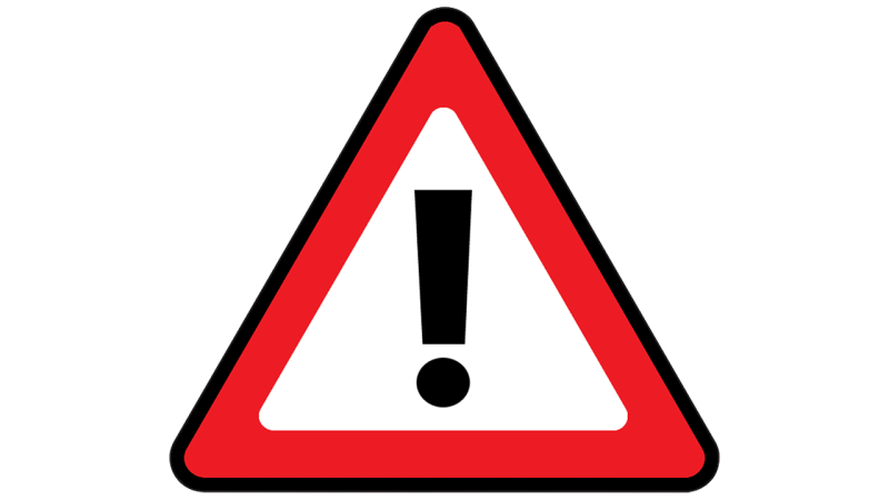 Schild Achtung dreieckig roter Rand weißer Hintergrund Ausrufezeichen