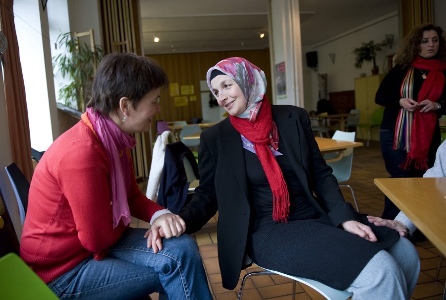 zwei Frau in interkulturellem Begegnungszentrum