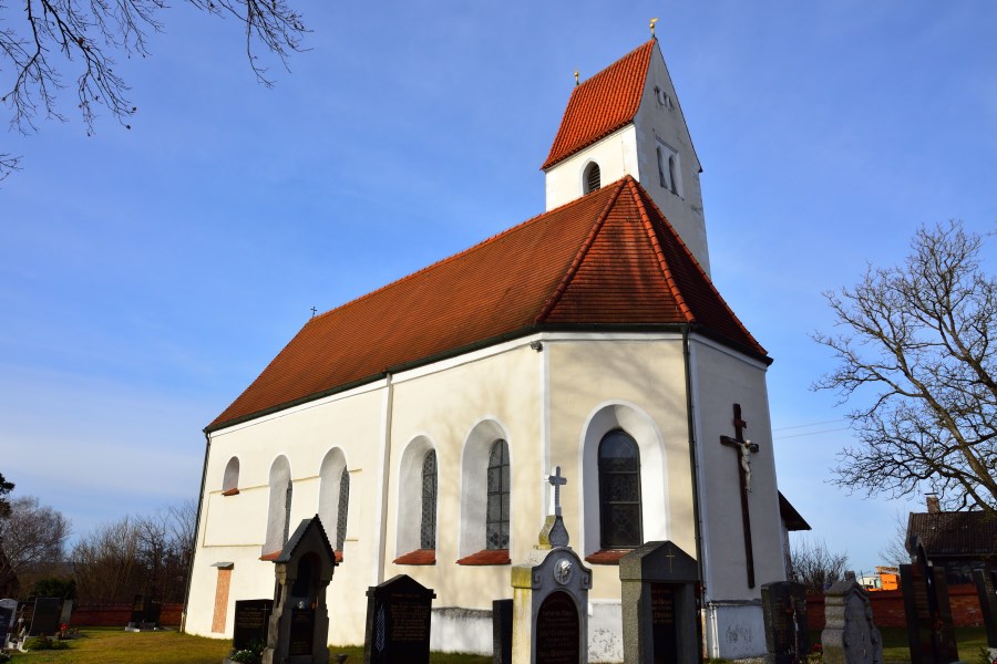 Außenansicht der Filialkirche Dettendorf