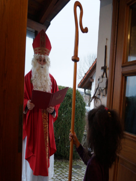 Unser Nikolaus besucht die Kinder