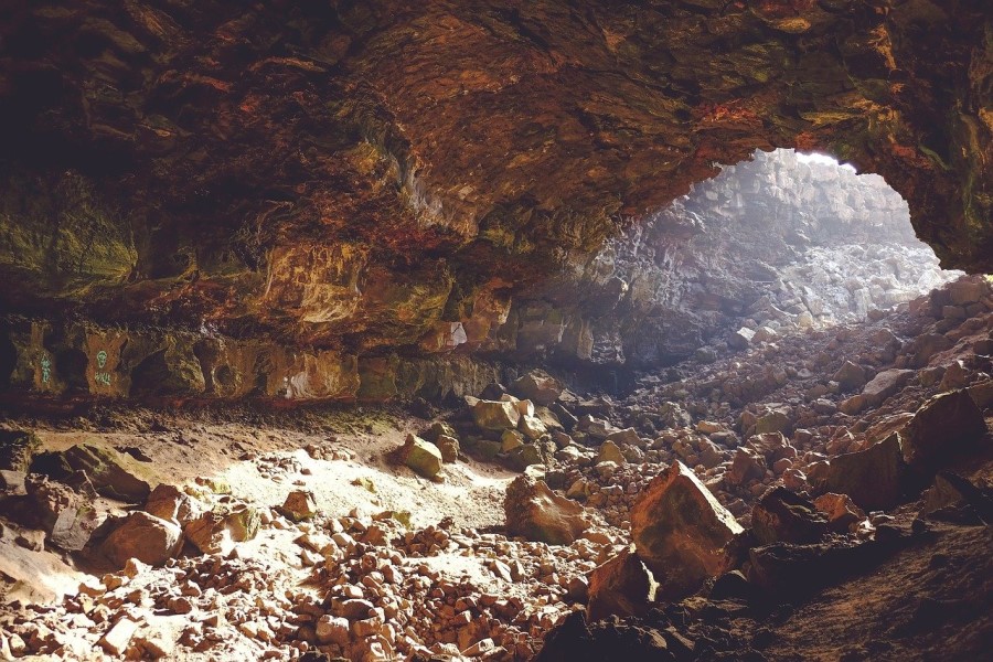 Licht am Höhleneingang