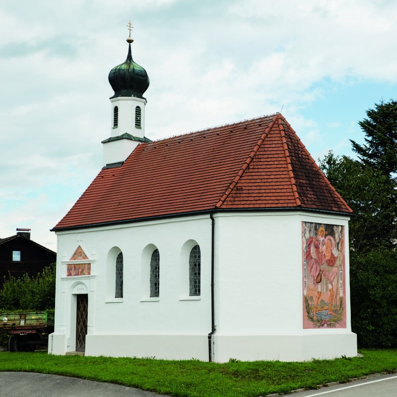 Außenansicht der Nebenkirche Mailing