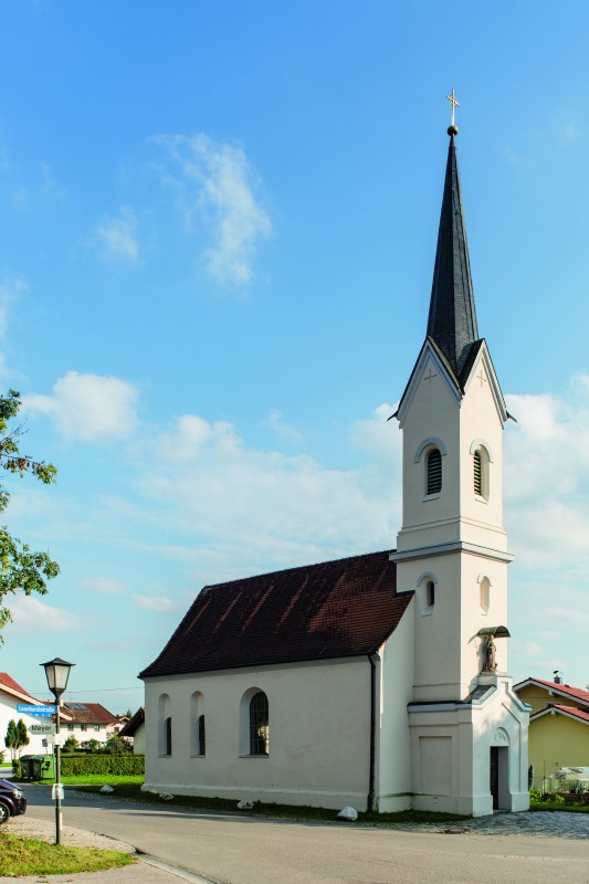 Außenansicht der Nebenkirche Biberg