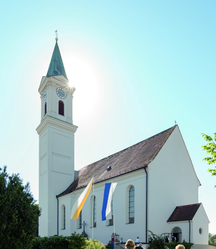 Aussenansicht von der Pfarrkirche Schönau