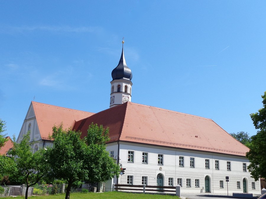 Außenansicht des Klosters Beyharting