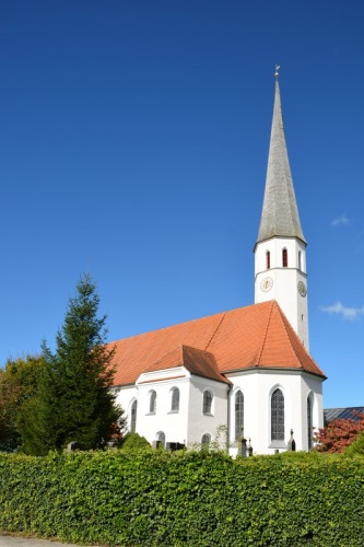 St. Laurentius Ostermünchen Südansicht