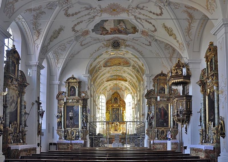 Innenansicht der Pfarrkirche Beyharting