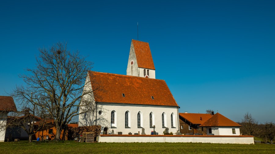 Außenansicht Kirche Hilperting