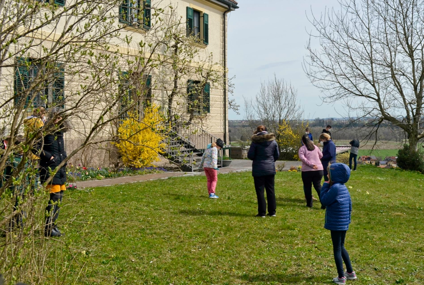 Ostereiersuchen im Pfarrgarten