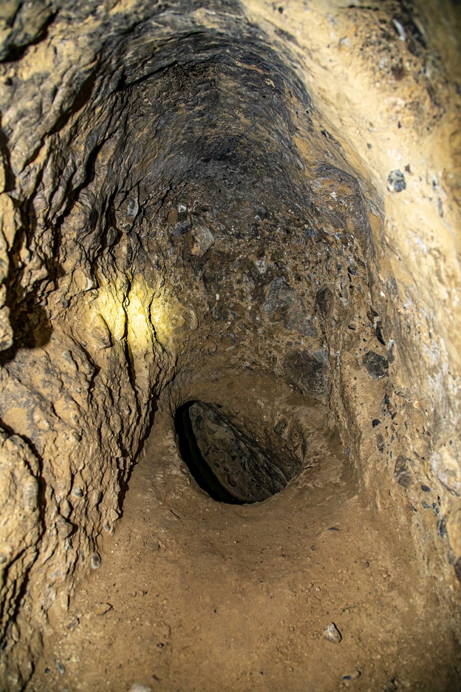 Kriechgang im Erdstall in Reichersdorf