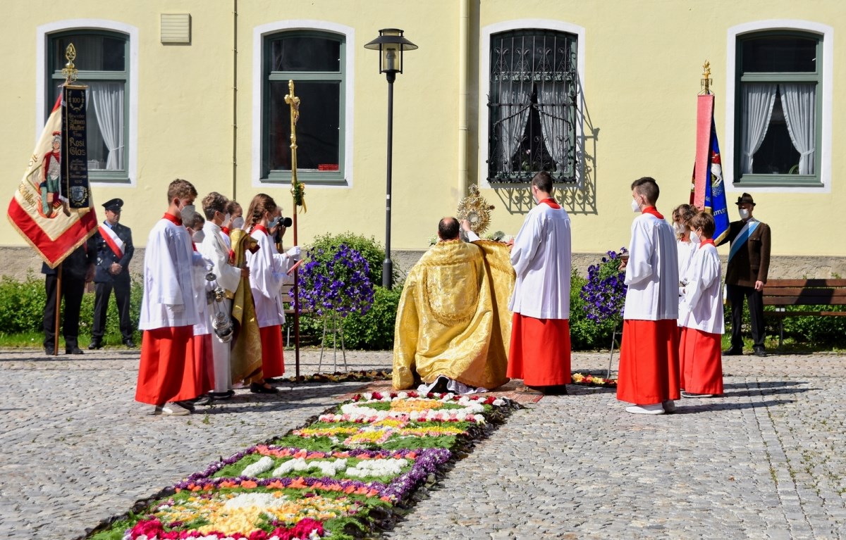Festgottesdienst zu Fronleichnam mit Eucharistischem Segen