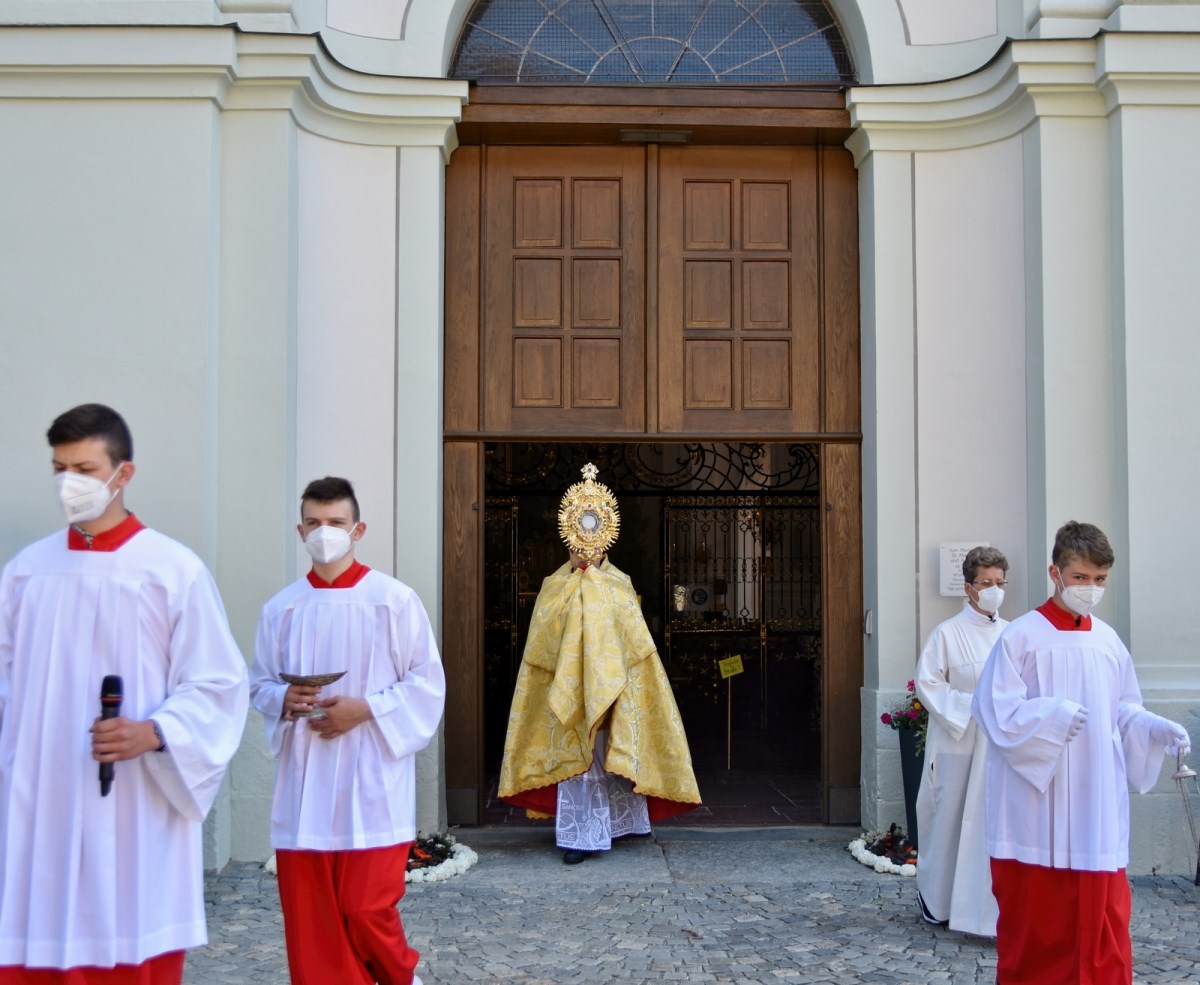 Festgottesdienst zu Fronleichnam mit Eucharistischem Segen