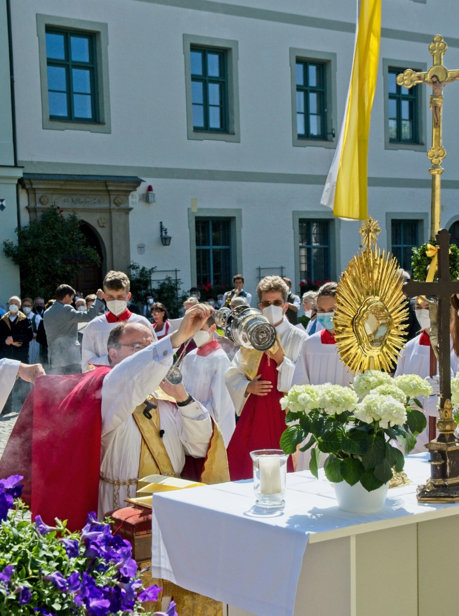Festgottesdienst zu Fronleichnam mit Eucharistischem Segen