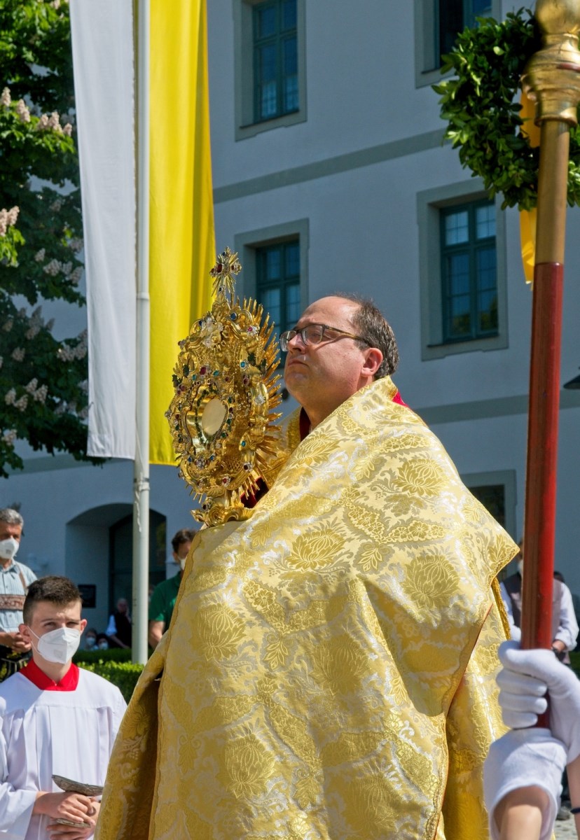 Festgottesdienst zu Fronleichnam mit Eucharistischem Segen