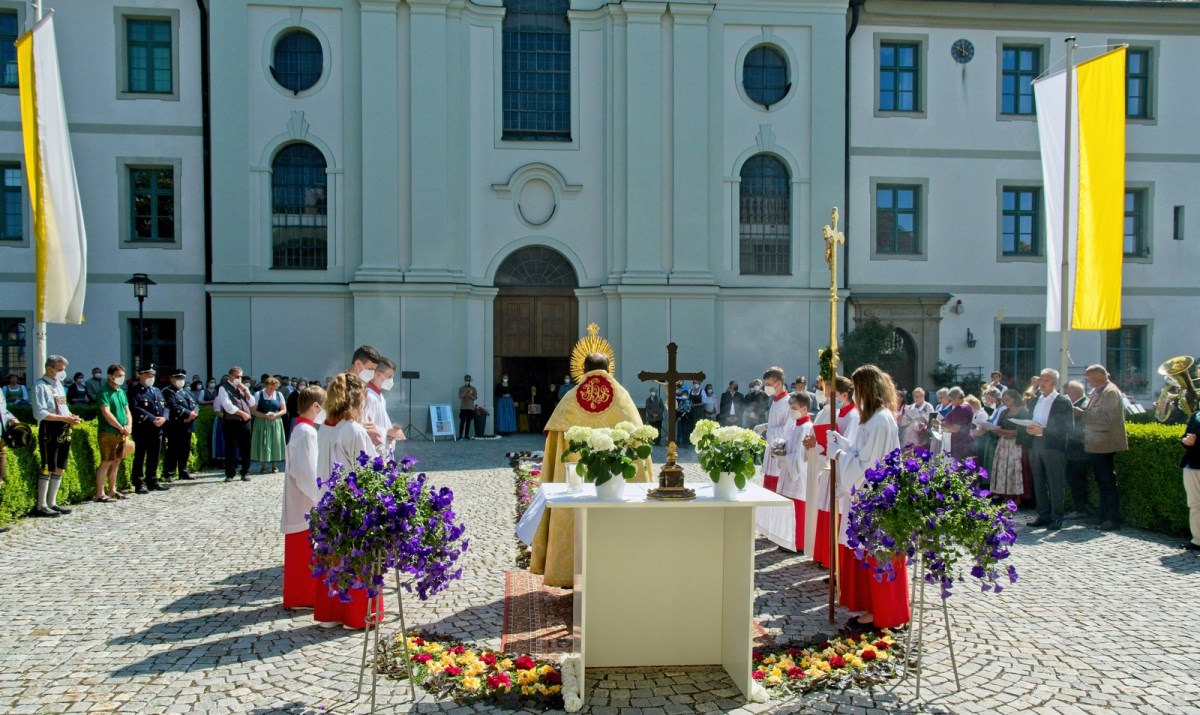 Festgottesdienst zu Fronleichnam mit Eucharistischem Segen