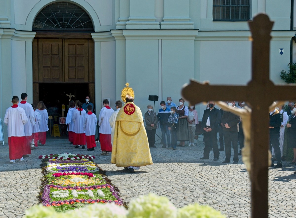 Festgottesdienst zu Fronleichnam mit Eucharistischem Segen