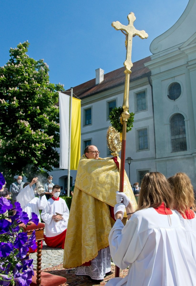 Festgottesdienst zu Fronleichnam mit Eucharistischem Segen