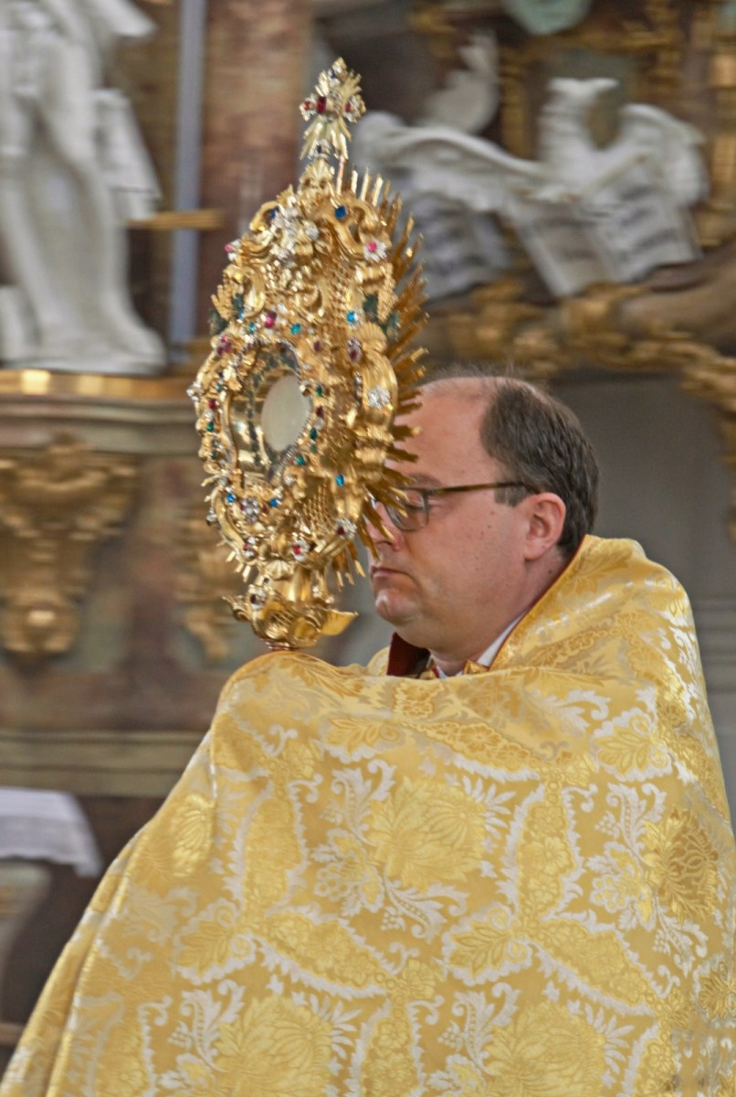 Festgottesdienst zu Fronleichnam mit Eucharistischem Segen