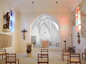 Der neu gestaltete Altarraum von St. Georg, Hebertshausen