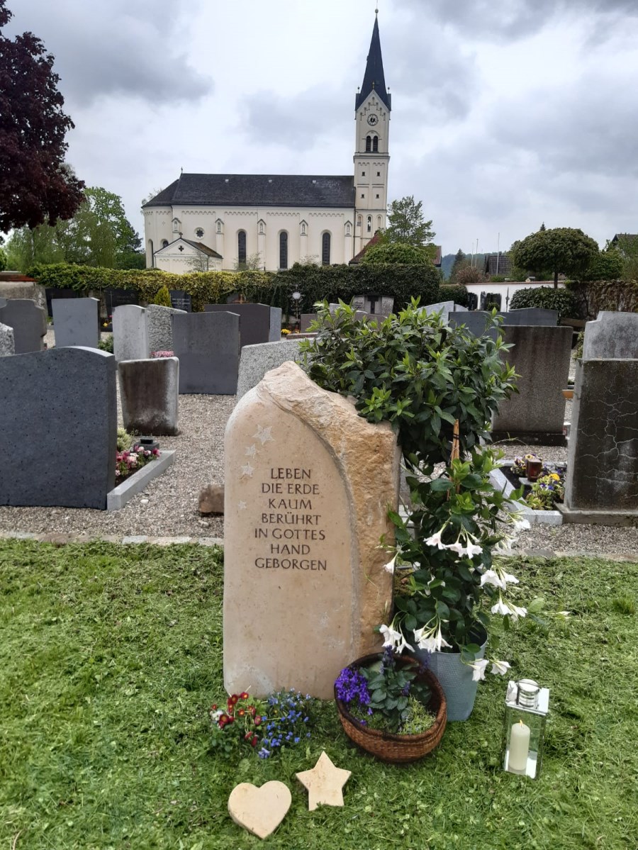 Gedenkort für Sternenkinder auf dem Friedhof in Garching