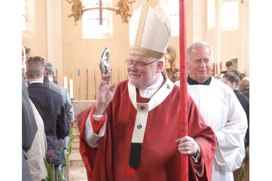 Kardinal Marx segnet Firmlinge