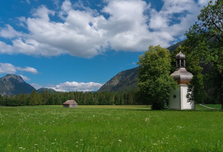 Landschaft mit Kirche