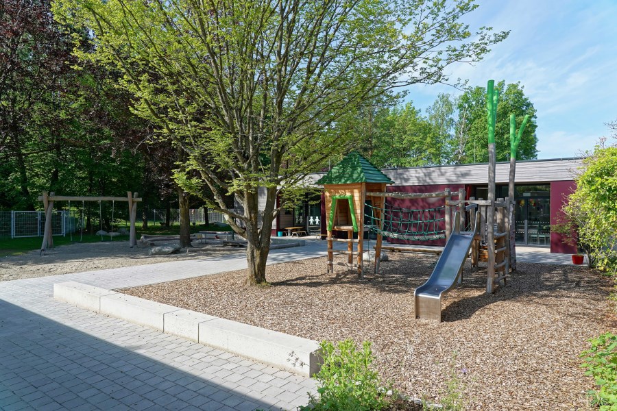 Kindergarten Außenbereich Garten8