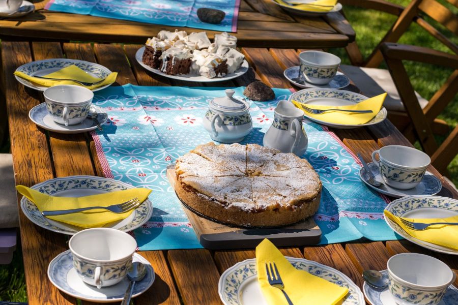 Gedeckter Kaffeetisch