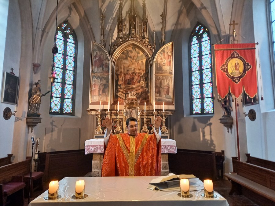 Dekan Konrad Roider bei der Festmesse zum Patrozinium in Tengling.