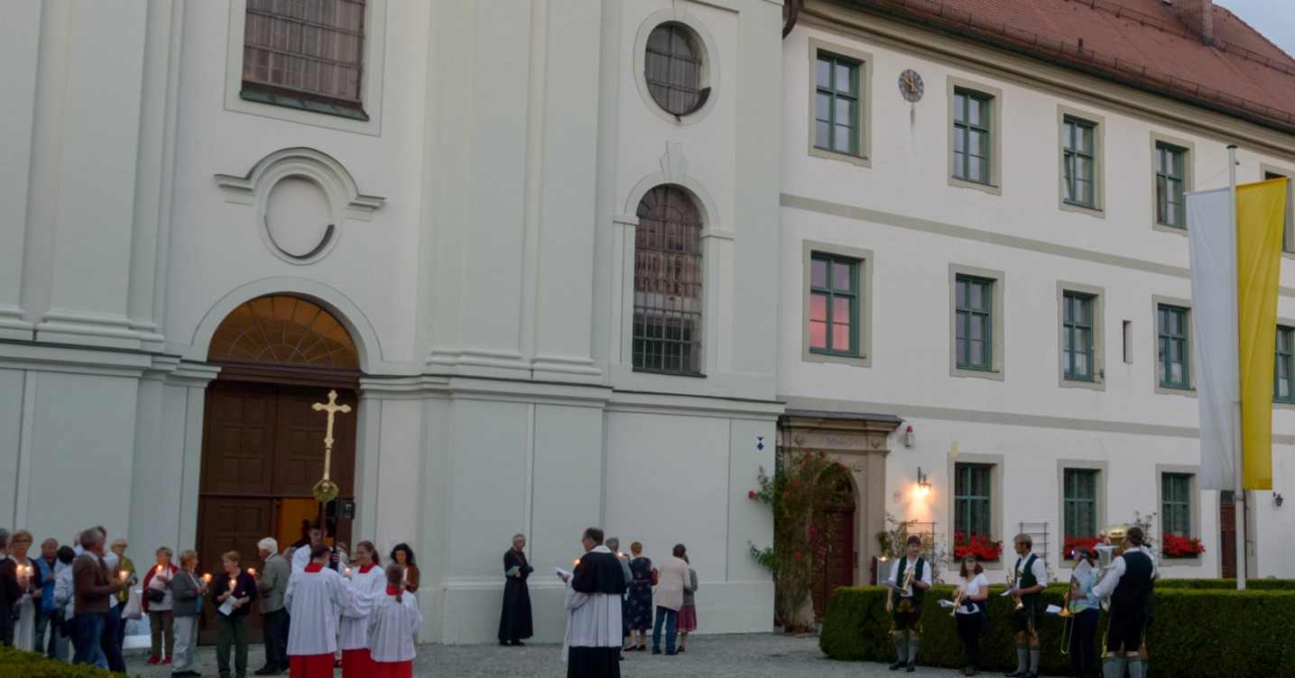 Lichterprozession zur Lourdes-Grotte