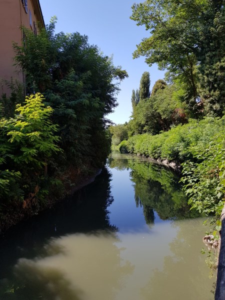 Nach Bologna rein führte und ein Weg entlang des ca. 800 Jahre alten Canale Navile