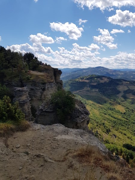 Sondern es ging auf teilweise sehr steilen Pfaden rauf bis zum Monte Adone. Eine herrliche Aussicht belohnte uns.