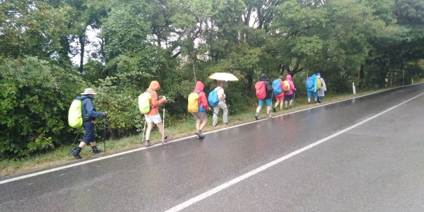 Im Regen erreichen wir unser Ziel.