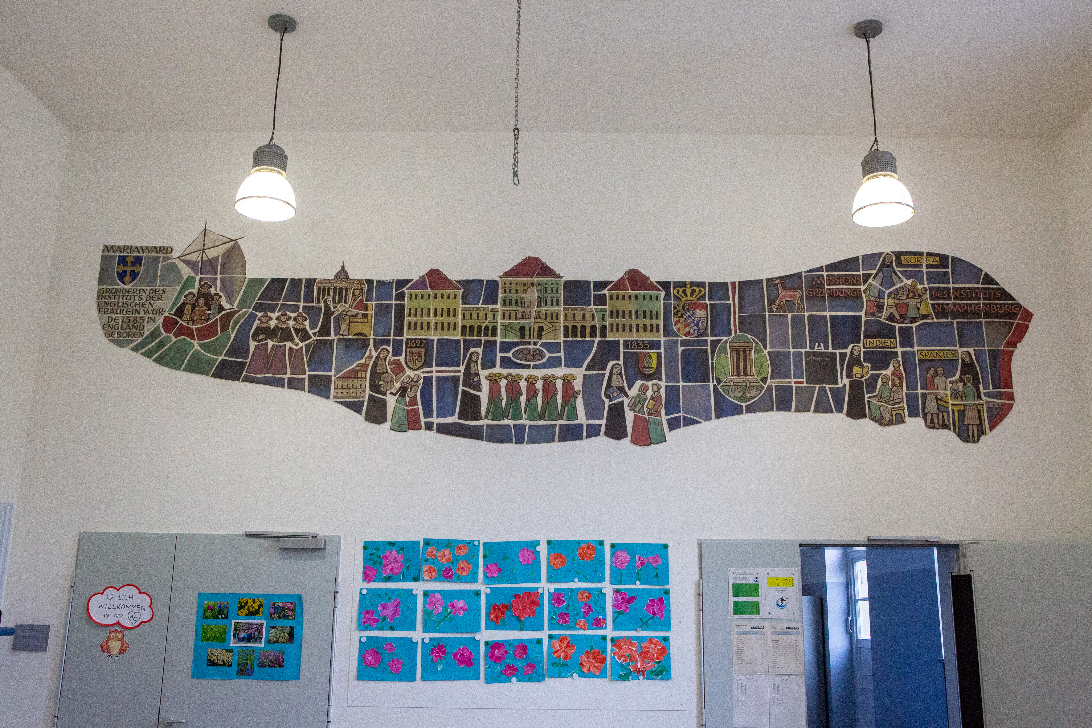 Wandrelief in der Grundschule Maria Ward Straße 1