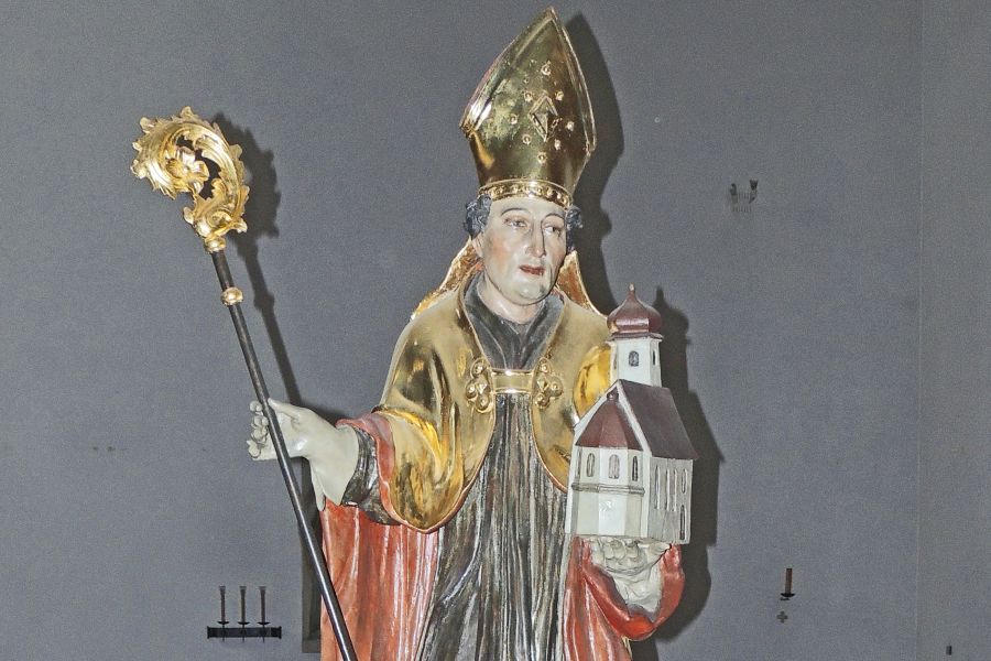 Skulptur vom Heiligen Wolfgang