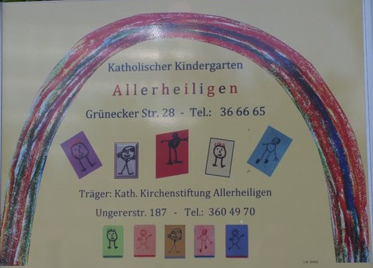 Regenbogen und darunter Kinder