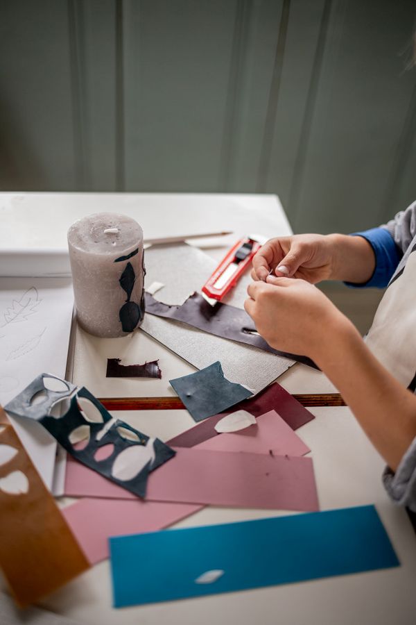 Basteln der Kerze für den Acker in der Schatzzeit im Grünen zum Thema Erde