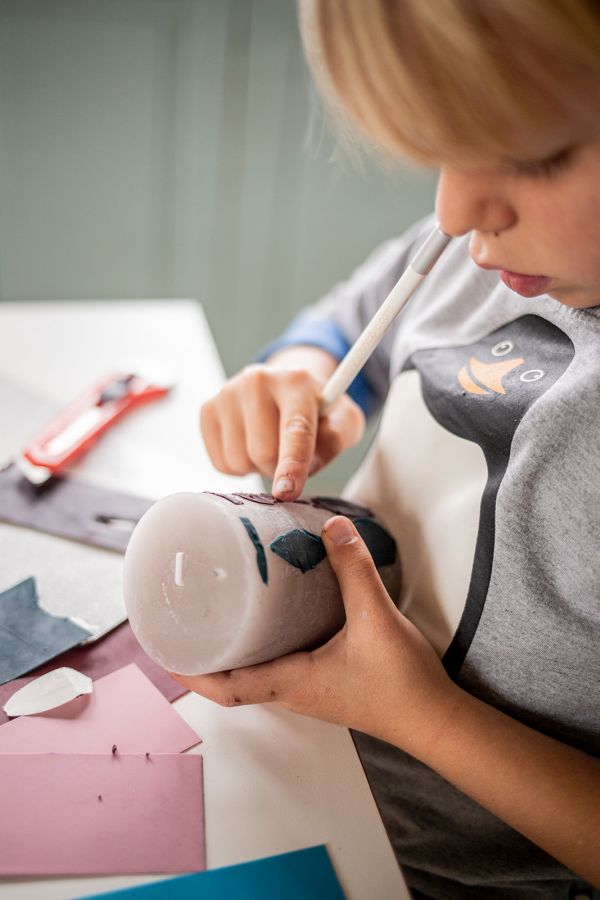 Basteln der Kerze für den Acker in der Schatzzeit im Grünen zum Thema Erde