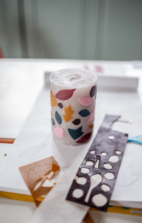 Basteln der Kerze für den Acker in der Schatzzeit im Grünen zum Thema Erde