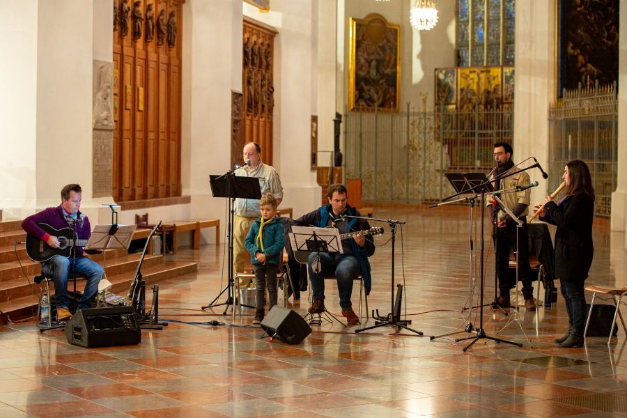 Musikalische Begleitung des Gottesdienstes zur Aussendung des Friedenslichts aus Betlehem in der Münchner Liebfrauenkirche