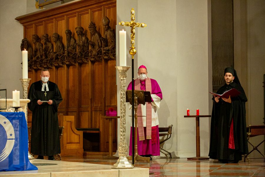 Der evangelisch-lutherische Regionalbischof Christian Kopp, Weihbischof Rupert Graf zu Stolberg und der griechisch-orthodoxe bischöflichen Vikar in Bayern, Archimandrit Peter Klitsch