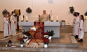 Dr. Hoffmann feiert weihnachtliche Eucharistie