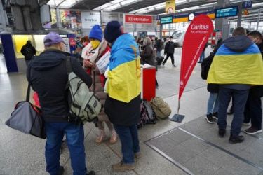 Info Point der Caritas im Münchner Hauptbahnhof für geflüchtete Ukrainer