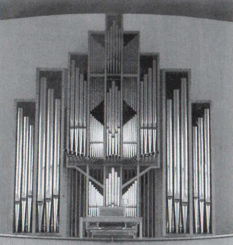 Die frühere Holzapfel-Orgel als neues Instrument in der Heilig-Geist-Kirche in Augsburg-Hochzoll.