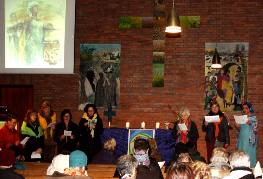 Frauengruppe in der Nikodemuskirche