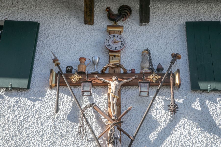 Arma Christi Kreuz am Eberlhof in München-Obermenzing