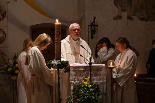 3-Pater-Joachim-mit-Altardienst
