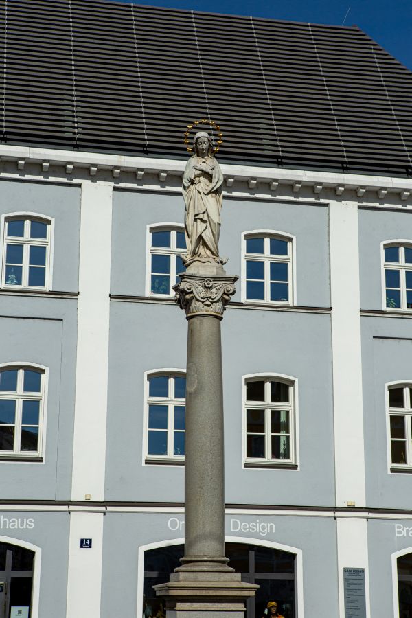 Mariensäule auf dem Stadtplatz in Moosburg an der Isar
