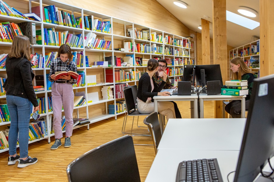 Bibliothek St. Irmengard Schulen