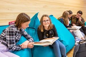 Sitzlandschaft Bibliothek St. Irmengard Schulen